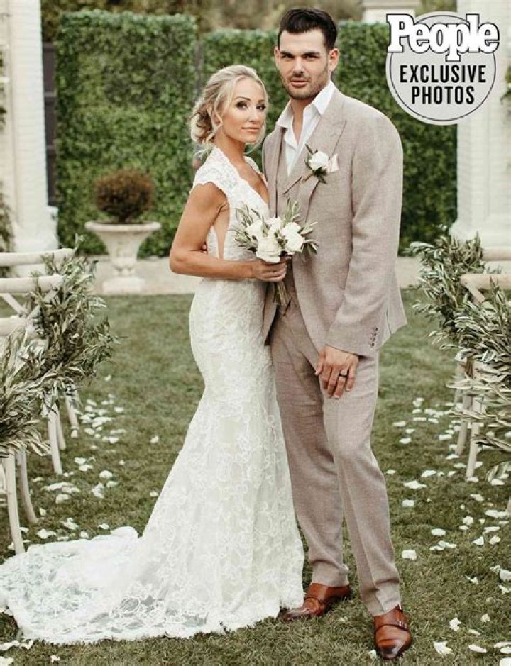 Are Romain and Mary still married?