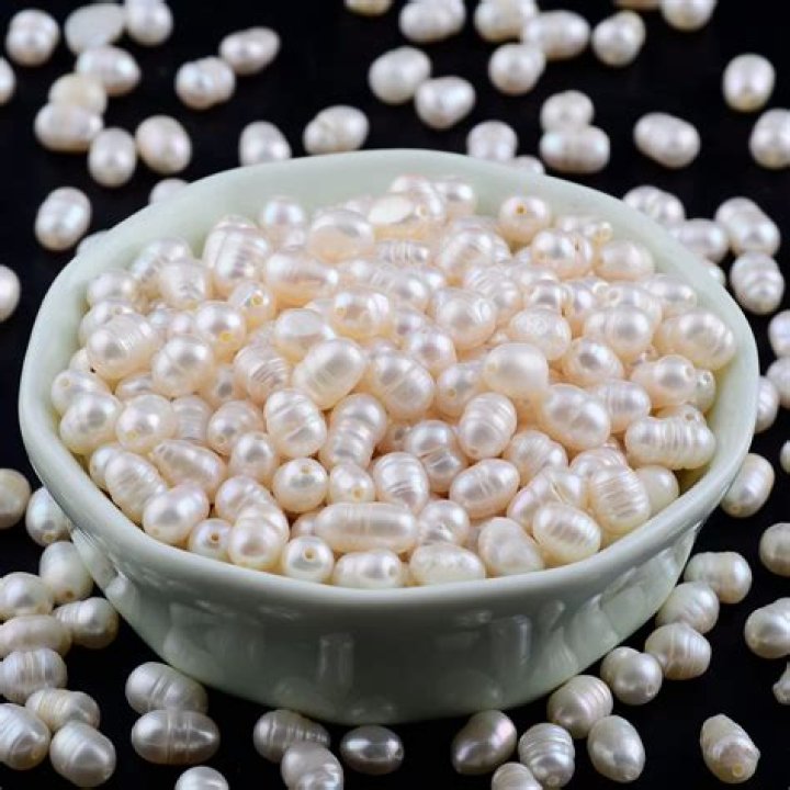 Are white resin pearls real?