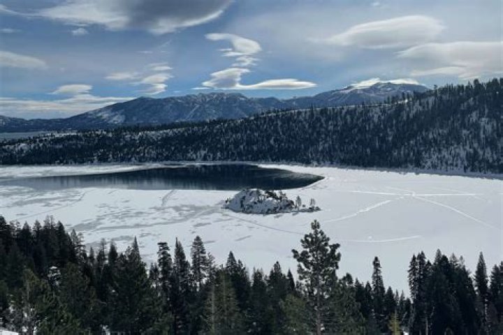 Can Lake Tahoe freeze over?