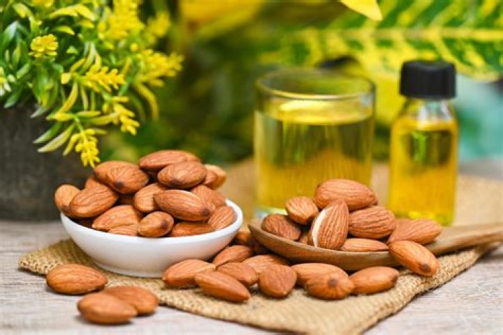 Can we mix Kapoor in almond oil?