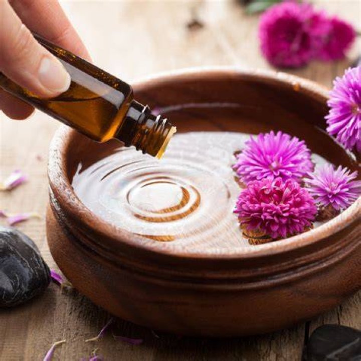 Can you mix essential oils with Pine Sol?