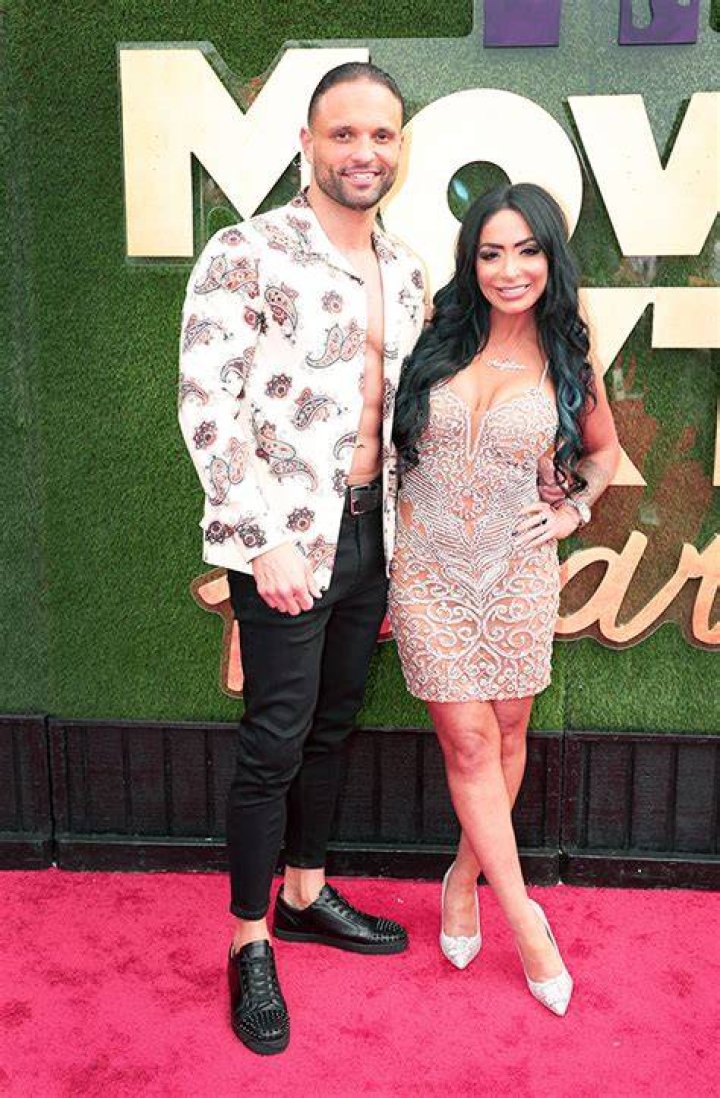 Did Angelina and Vinny date?