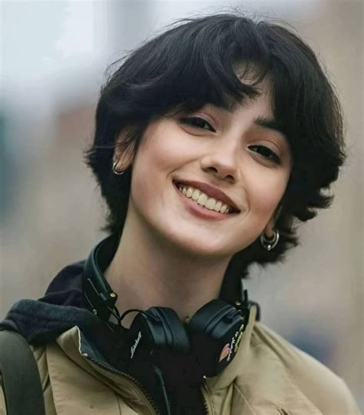 Do girls with short hair look attractive?