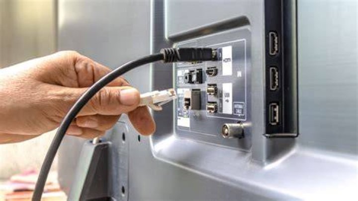 Does a smart TV need to be connected to a router?