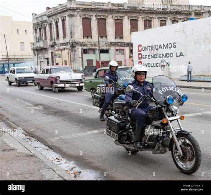 Does Cuba have police?