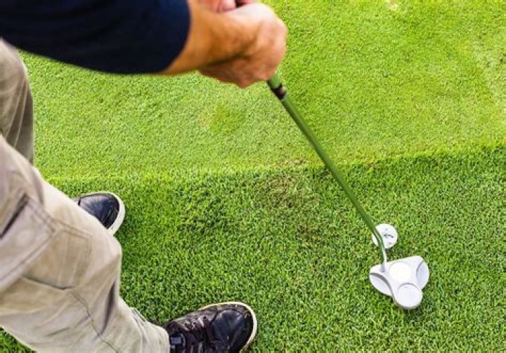 Does putting from fringe count as putt?