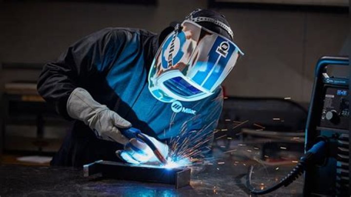 How can I protect my lungs from welding?
