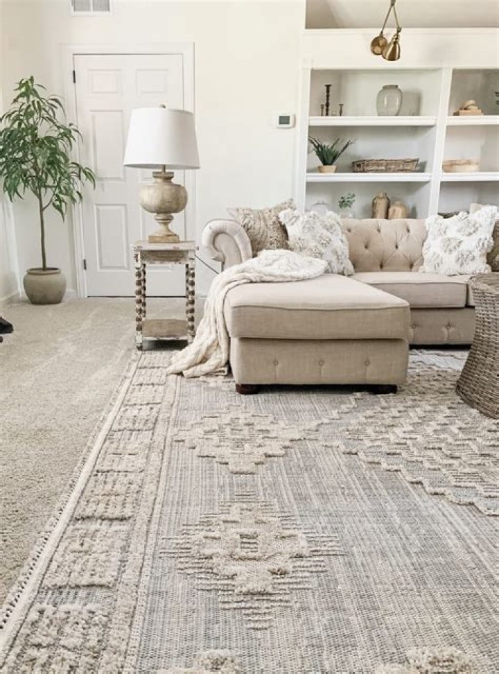 How do you dress a room with a rug?