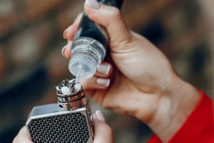 How do you travel with vape juice?