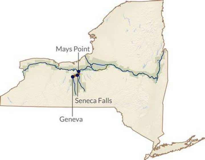 How many bridges cross the Erie Canal?
