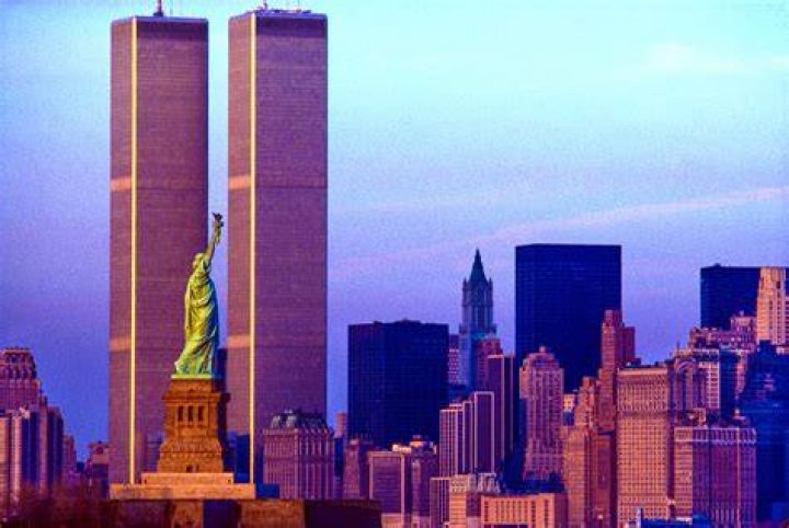 How much did the twin towers weigh in pounds?