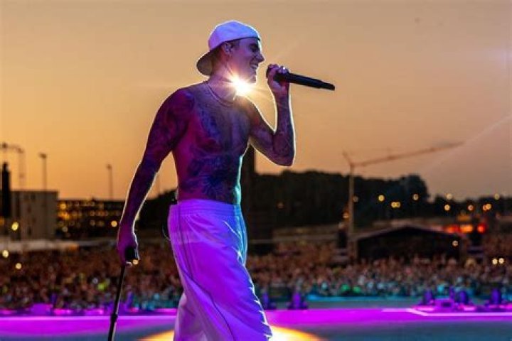 How much does Justin Bieber make per concert?