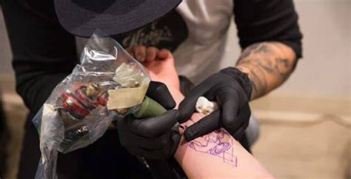 How thick should tattoo gloves be?