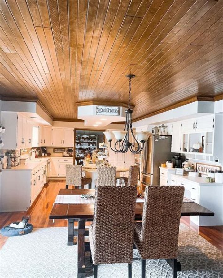 Should wood floors and wood ceilings match?