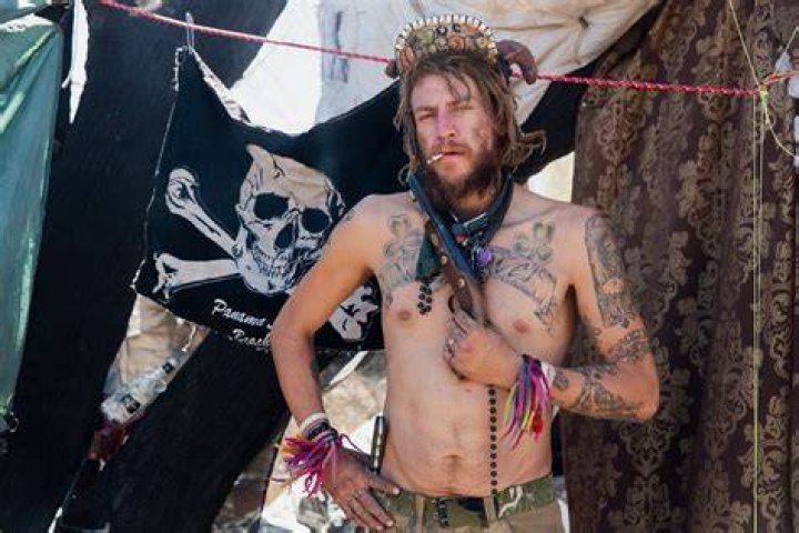 What do the people of Slab City live on?