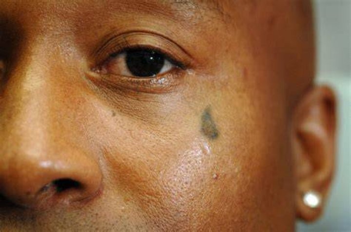 What does two teardrops on the face mean?