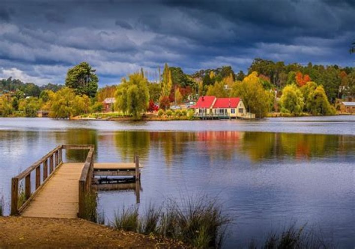 What is the best country town to live in Australia?