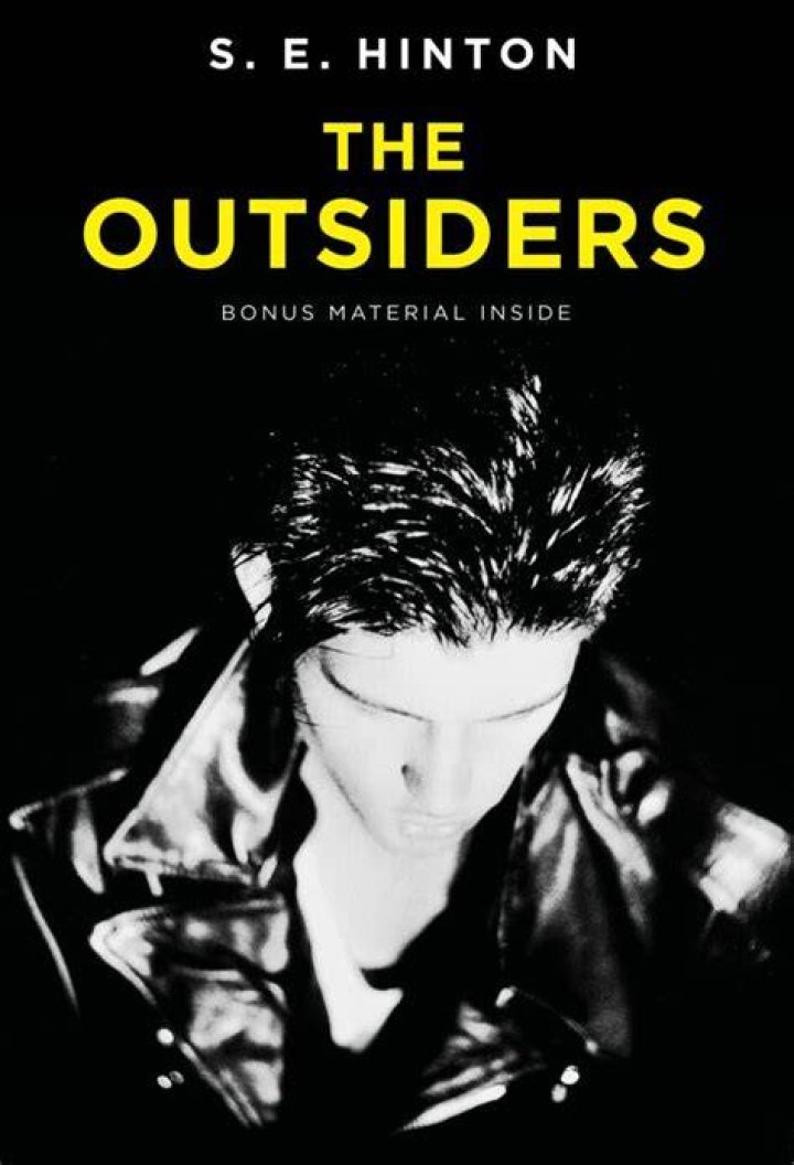 Who dies in outsiders book?