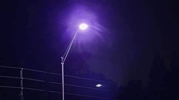 Why does Tampa have blue street lights?